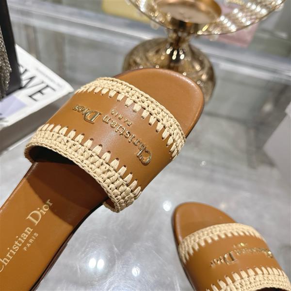 2025112818432273 250